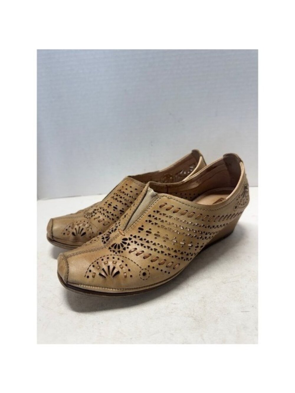 Pikolinos Tan Leather Laser Cut Perforated Wedge Slip On Shoes Size 39 8.5